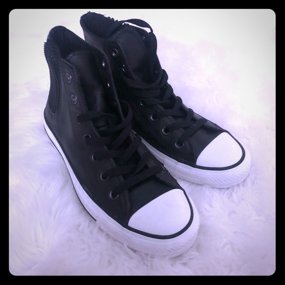 Women’s Converse Chuck Taylor HiTops-black leather